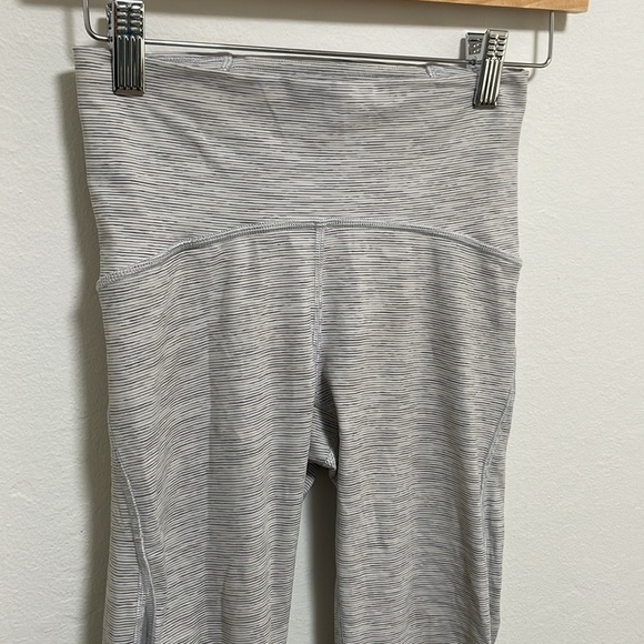 Lululemon Gray Mesh Panel Leggings Size 4 - Picture 2 of 7